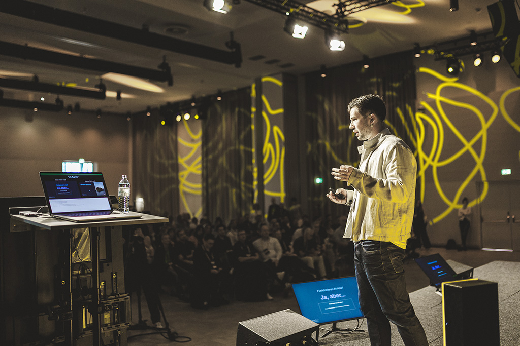 Flo Huber auf der Bühne – AI Superevent Wien